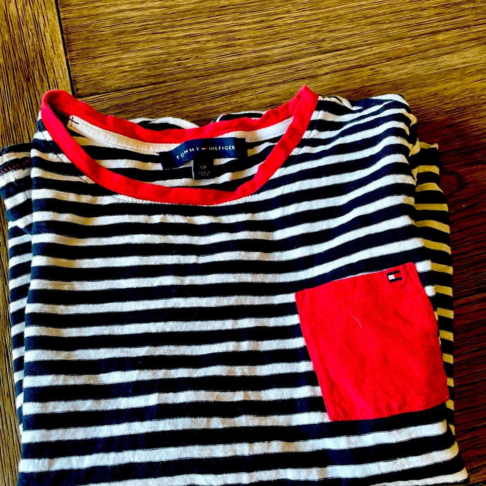 Size M
Tommy Hilfiger top